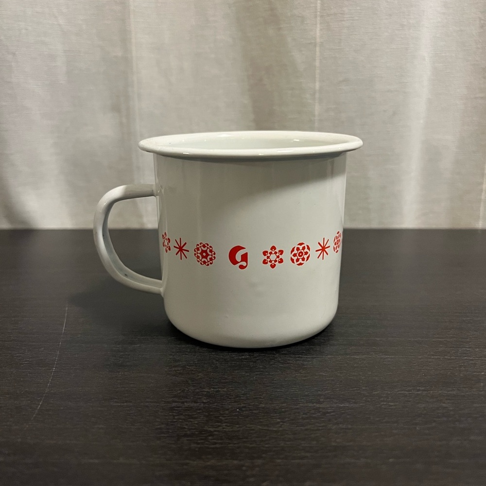 Glossier Camping cup